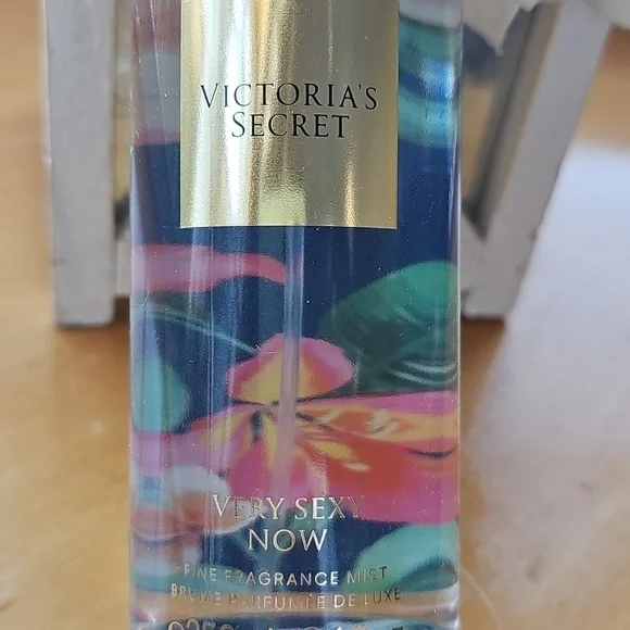 Victoria's Secret Very Sexy Now Fragrance Mist - Picture 2 of 2